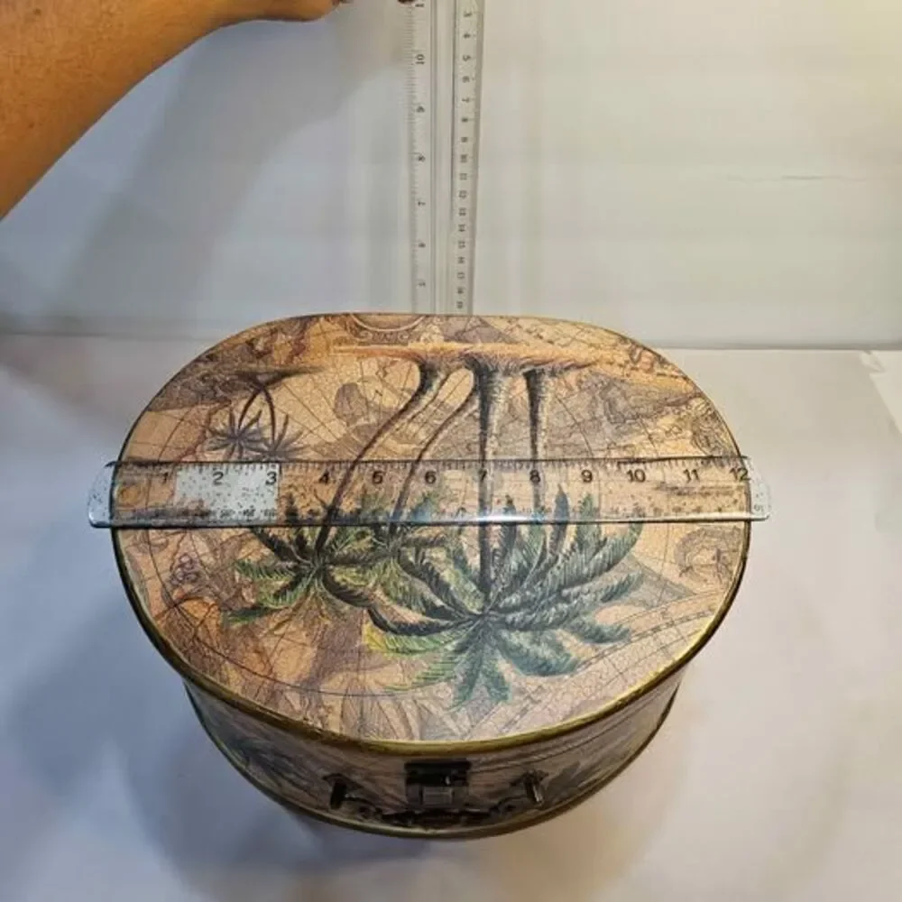 Vintage Style Tropical Palm Tree Map Oval Storage Box